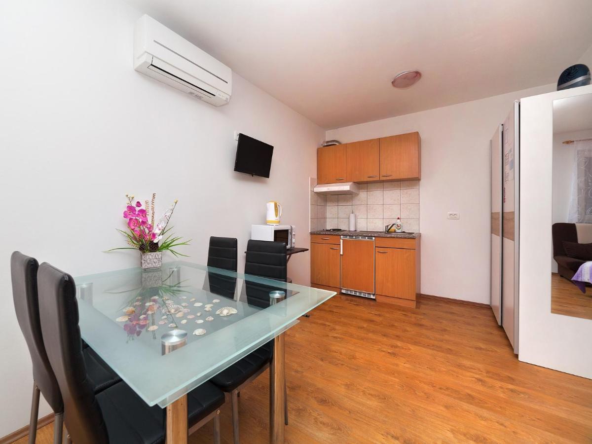 Apartments Barbara Brseč Екстериор снимка