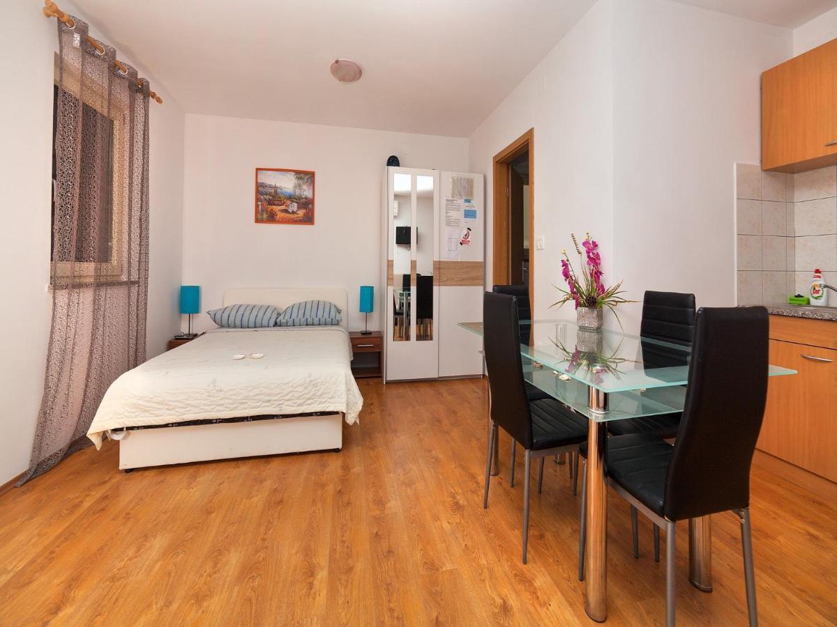 Apartments Barbara Brseč Екстериор снимка