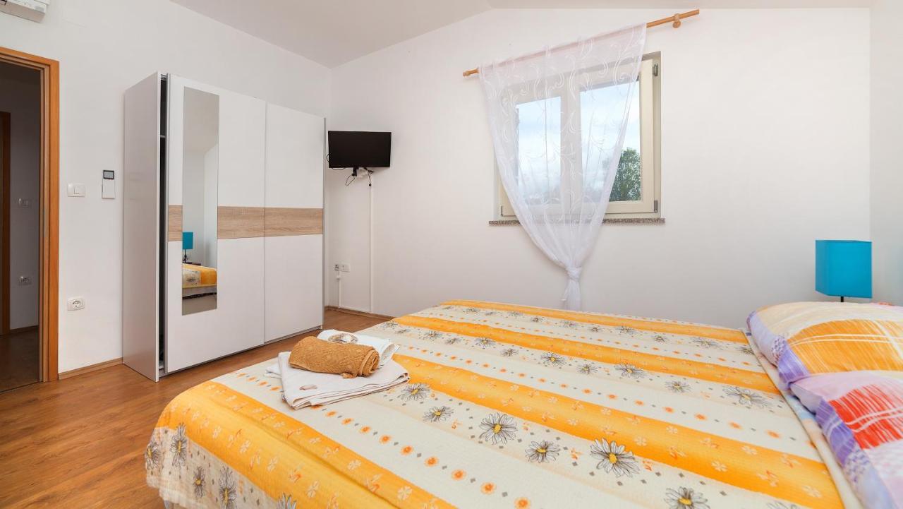 Apartments Barbara Brseč Екстериор снимка